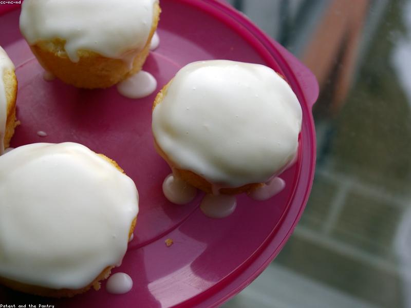 Glaçage royal au jus de citron : le secret pour casser l’excès de sucre de vos gâteaux